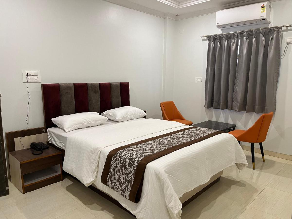 Hotel Jeet Paradise Phaltan エクステリア 写真