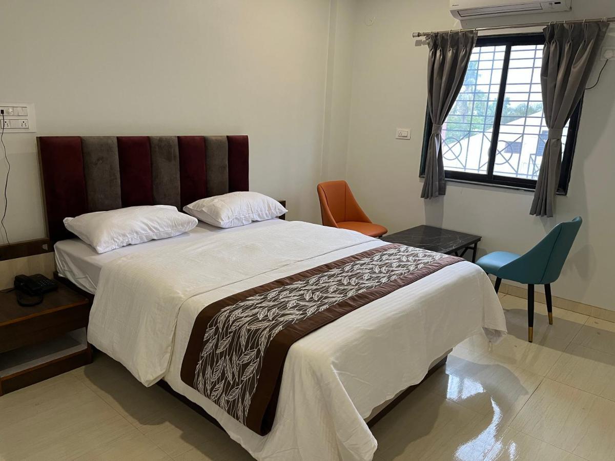 Hotel Jeet Paradise Phaltan エクステリア 写真