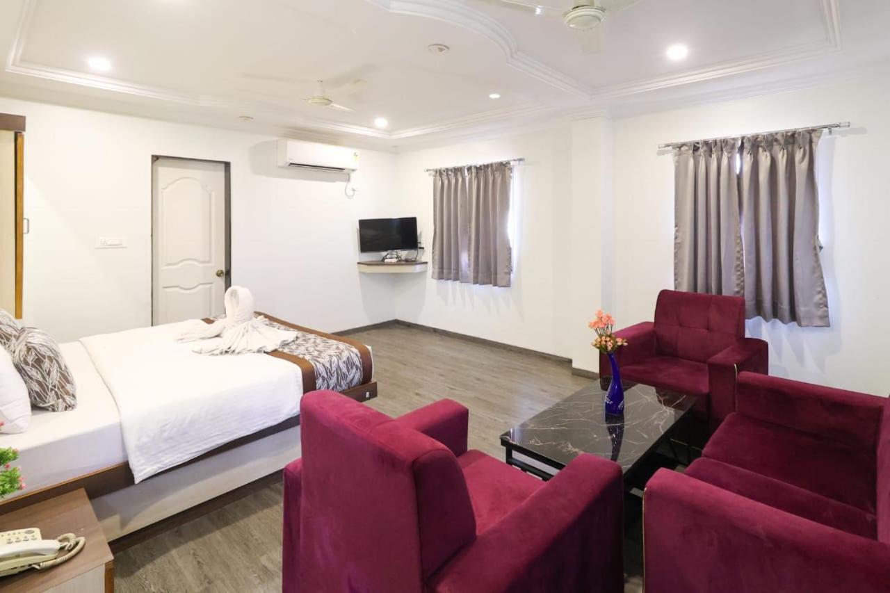 Hotel Jeet Paradise Phaltan エクステリア 写真