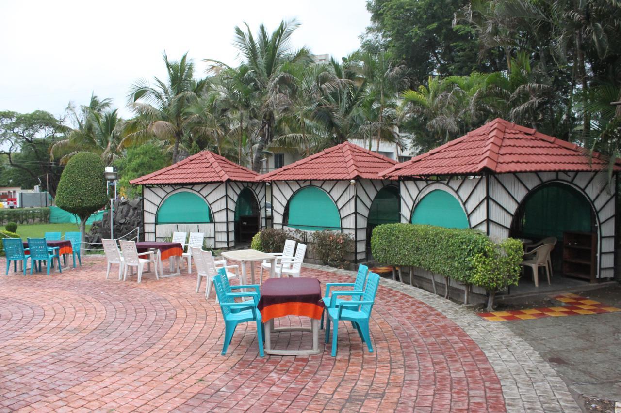 Hotel Jeet Paradise Phaltan エクステリア 写真